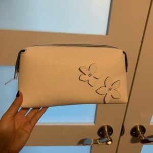 NWOT Estee Lauder Beauty Bag